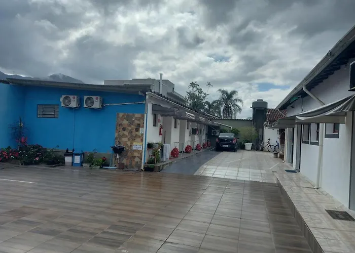 Pousada com piscina: Chalé do Tio Beto - Caraguatatuba